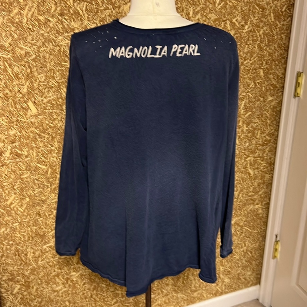 Magnolia Pearl Distressed Heart T